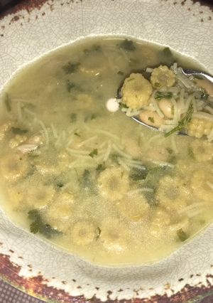 Una foto de Sopa nocturna de choclitos de cocktail