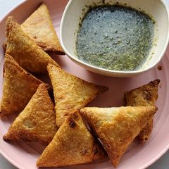 A picture of Sukhi's Samosas.