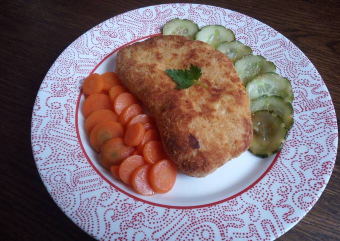 Côtelette de poulet, carottes Vichy et concombre au beurre