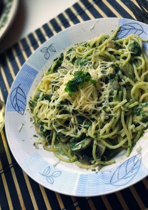 Csirkés spenótos tészta gombával recept fotója