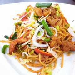 Chicken chowmein A picture of Chicken chowmein.