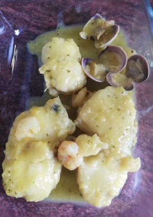 Una foto de Rape en salsa de azafrán