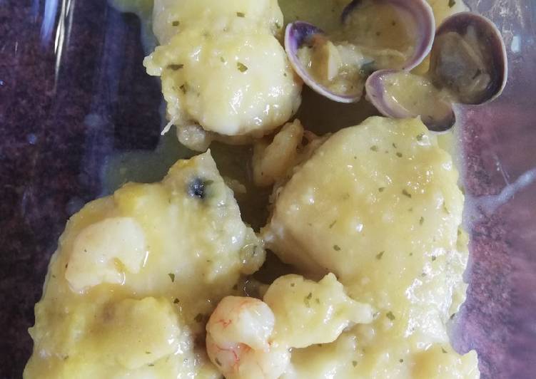 Rape en salsa de azafrán
