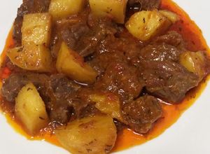 Una foto de Estofado de ternera con patatas