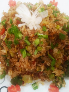 चाइनीज फ्राइड राइस (Chinese fried rice recipe in Hindi) रेसिपी मुख्य फोटो