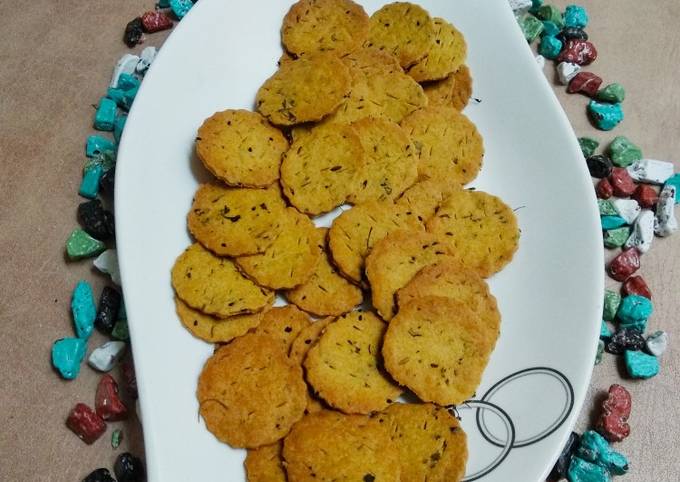 Baked whole wheat mathri Recipe by Nitasha Malhotra - Cookpad