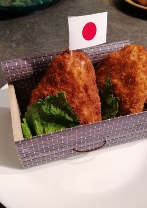 Une photo de Onigris panés, feuilles de shiso