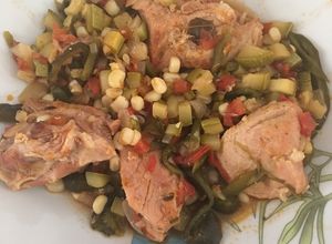 Una foto de Carne de puerco con calabacitas