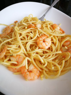 Una foto de Pasta con gambas