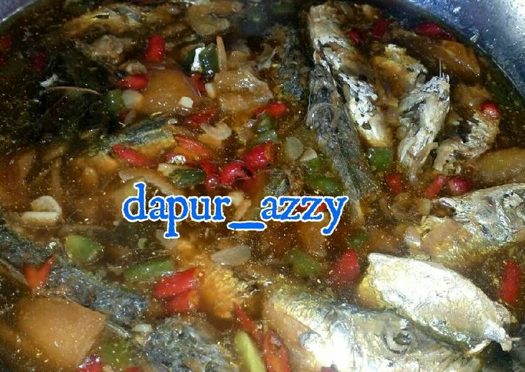 Langkah Mudah untuk memasak Ikan Asin Kuah Kecap Pedas Manis yang nikmat