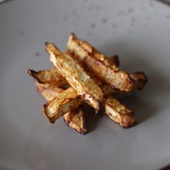 A picture of Paprika Celeriac chips.