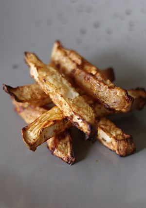 A picture of Paprika Celeriac chips.