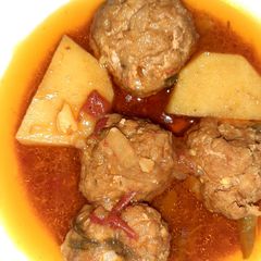 A picture of Kofta curry, chicken pulao.