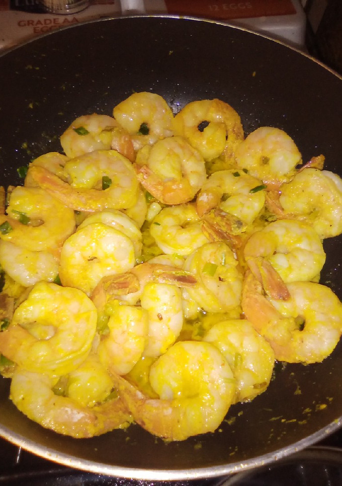 Una foto de Camarones a la mostaza con cebollín