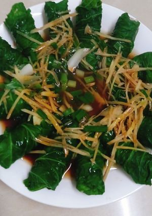 Hình của món Cải xanh cuộn chả cá.