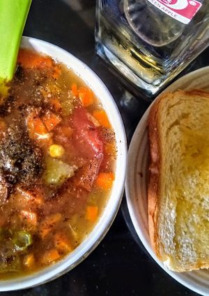 ভেজ কর্ণ স্যুপ ও ব্রেড টোস্ট(veg corn soup o bread toast recipe in Bengali) রেসিপির প্রধান ছবি