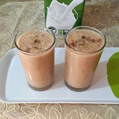A picture of Banana and apple shake 🍌🍌🍎🍌.