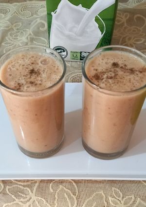 A picture of Banana and apple shake 🍌🍌🍎🍌.