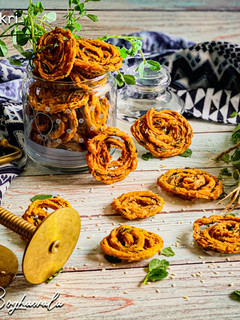 મેથી ચકરી (Methi Chakri Recipe in Gujarati) રેસીપી મુખ્ય ફોટો