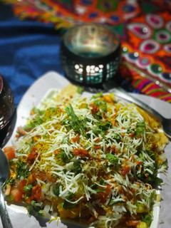 ખાખરા ચાટ(Khakhra Chaat Recipe in Gujarati) રેસીપી મુખ્ય ફોટો