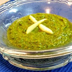 A picture of Raw mango and spring onion chutney.