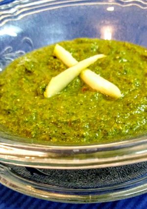 A picture of Raw mango and spring onion chutney.