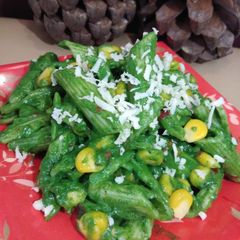 A picture of Spinach corn pasta.