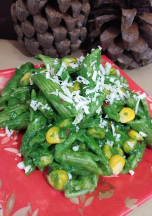 A picture of Spinach corn pasta.