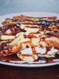 Crepas rellenas de banana y queso mascarpone y salsa de chocolate