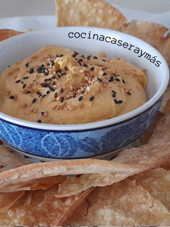 Una foto de Hummus -tradicional-
