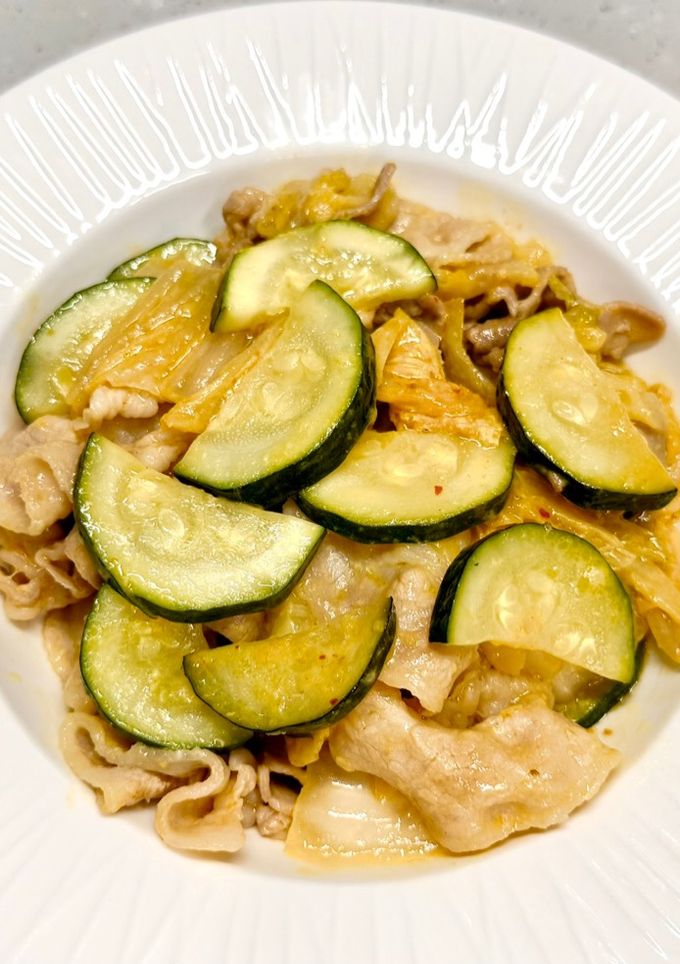 黃金泡菜櫛瓜豬 的食譜成品照片