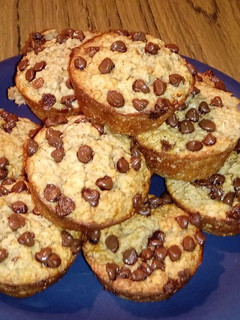 Una foto de Muffins de avena, banana y chispas de chocolate