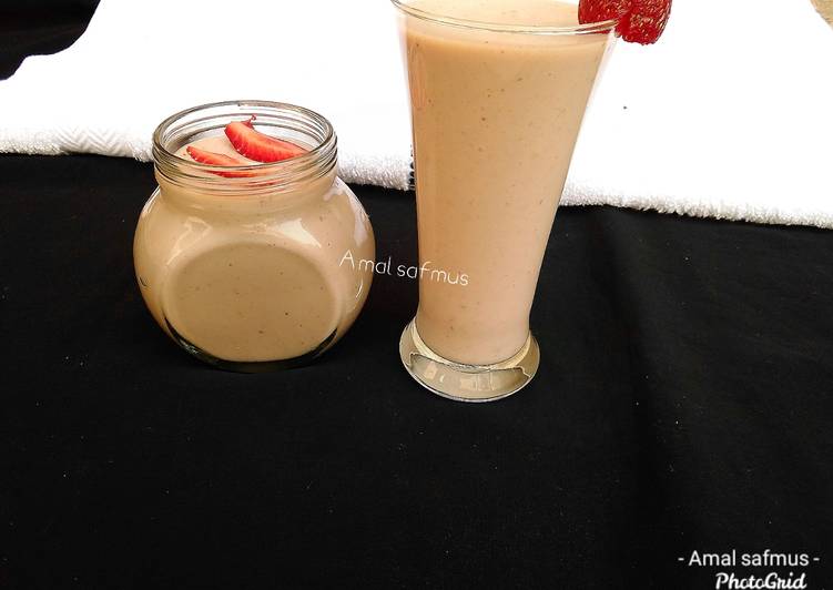 Easiest Way to Make Speedy Banana strawberry smoothie