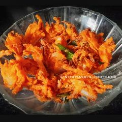 A picture of Crispy onion pakoda.