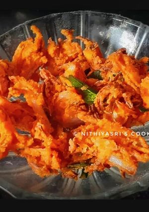A picture of Crispy onion pakoda.
