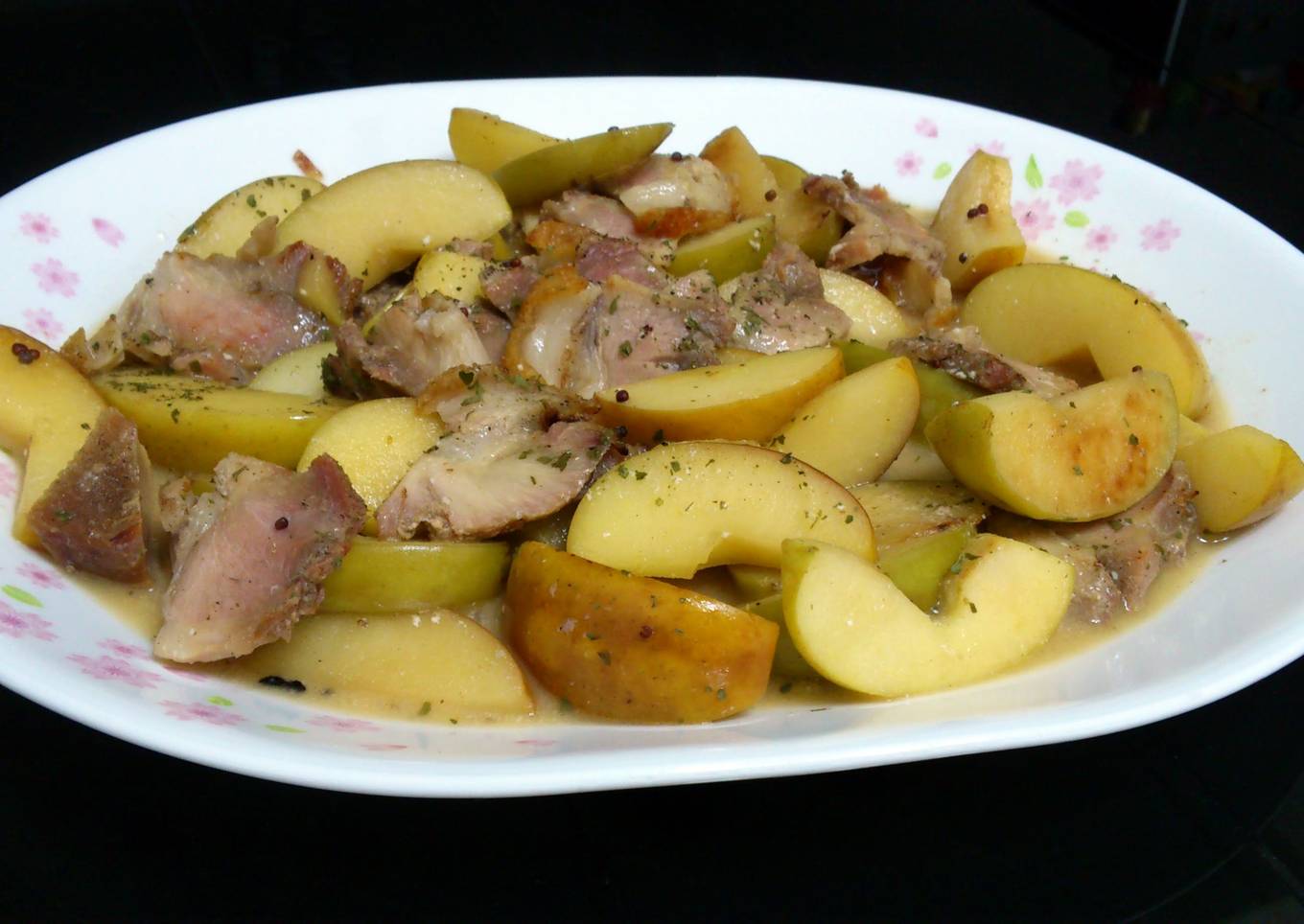 Pork With Apple In Yogurt Sauce
