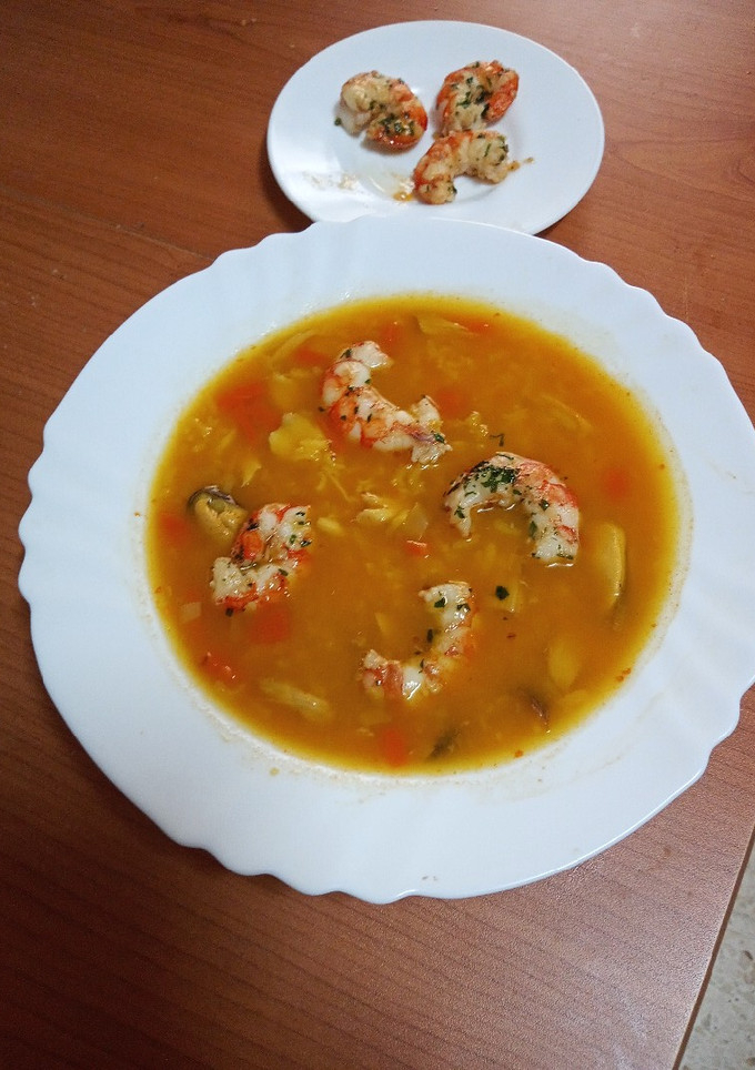 Una foto de Sopa de pescado y marisco