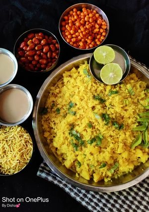 બટાકા પૌવા (Bataka Pauva Recipe in Gujarati) રેસીપી મુખ્ય ફોટો