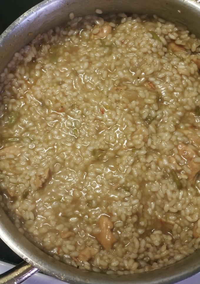 Una foto de Risotto de pollo y espárragos verdes