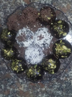 صورة لوصفة كرات الكاتو بصوص الشوكولا الذيذة