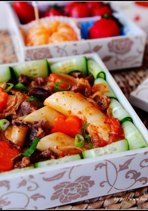 泡菜牛肉炒年糕 的食譜成品照片