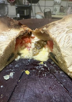Una foto de Calzone caprese