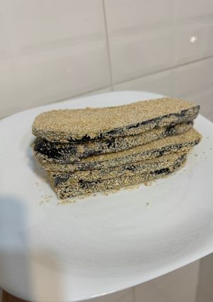 Una foto de Milanesas de berenjena 🍆