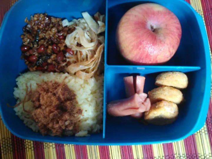 Langkah Mudah untuk Menyiapkan Resep  Nasi kuning magic com, bekal praktis dan sehat yang Lezat Sekali, Menggugah Selera