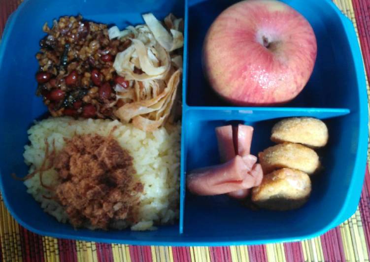 Nasi kuning magic com, bekal praktis dan sehat