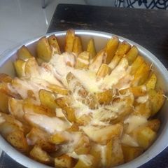 A picture of Potato wedges.