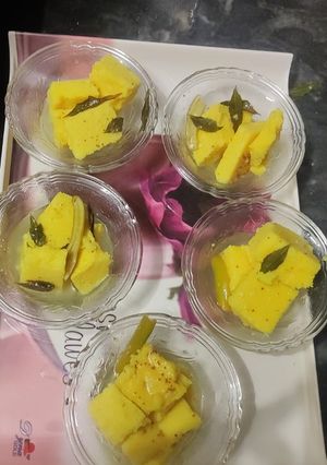 A picture of Khaman dhokla.