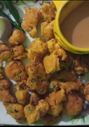 आलू के पकौड़े (aloo ke pakode recipe in Hindi) रेसिपी मुख्य फोटो