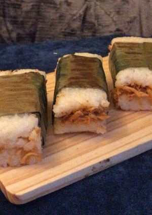 A picture of Chicken/Tuna Lemper.
