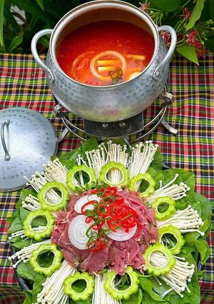 Hình của món Lẩu bò nhúng ớt.